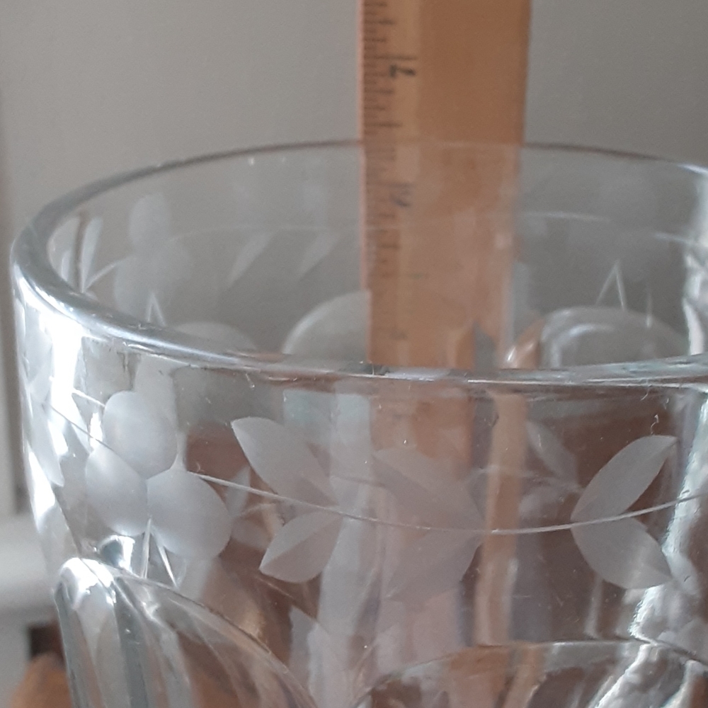Etched vintage vase. - Picture 6 of 8